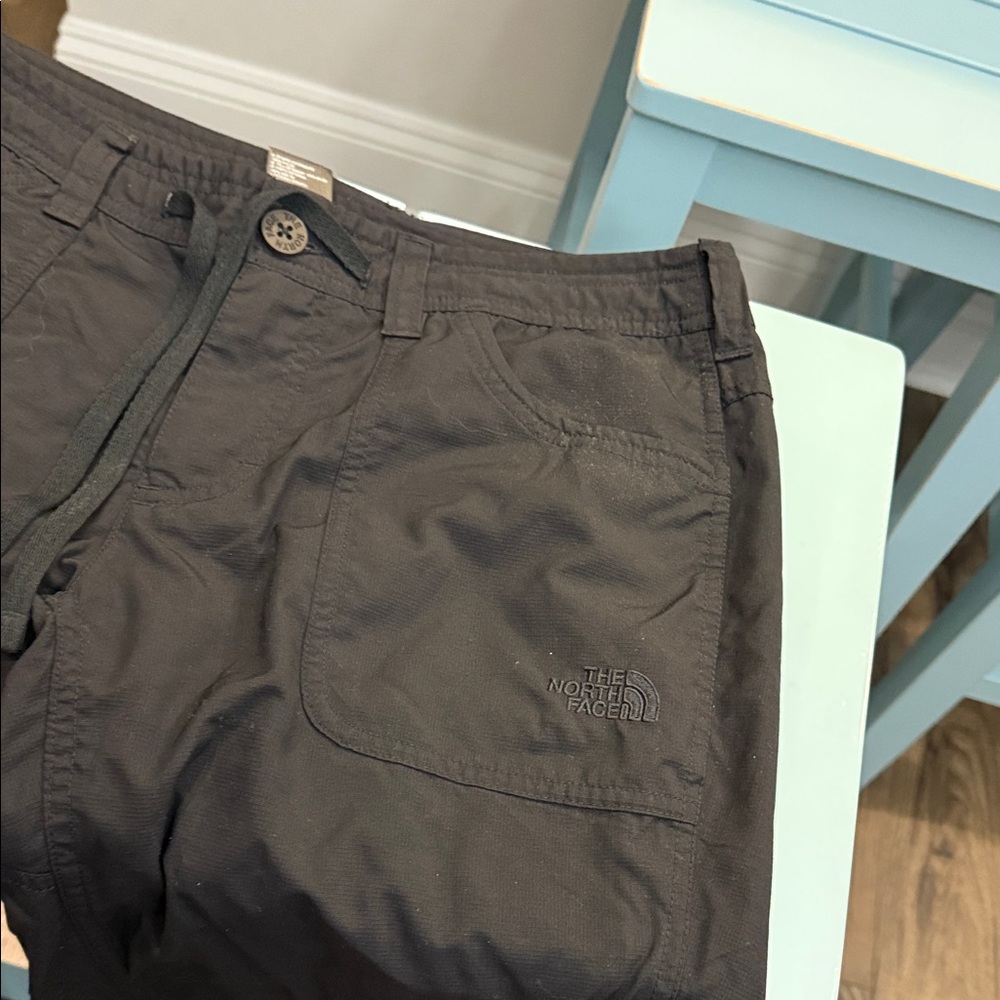 The North Face Womans Black Cargo Pants with Logo Pocket 8